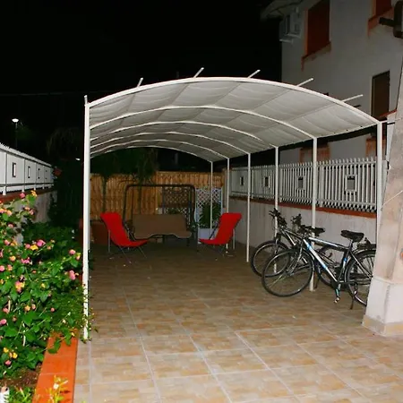 Villa Casa Cavora - Petunie Carini